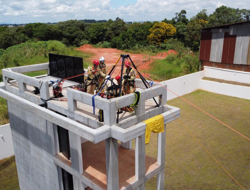 Bombeiros do Paraná participam de competição internacional de salvamento em altura pela 1ª vez