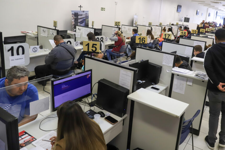 Março começa com 18,6 mil vagas nas Agências do Trabalhador do Paraná