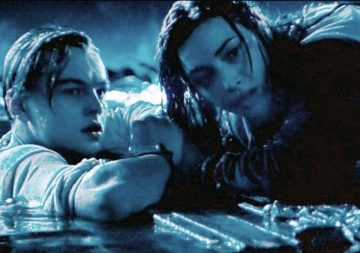 Porta que “salvou a vida” de Kate Winslet no filme Titanic é leiloada por US$ 718.750