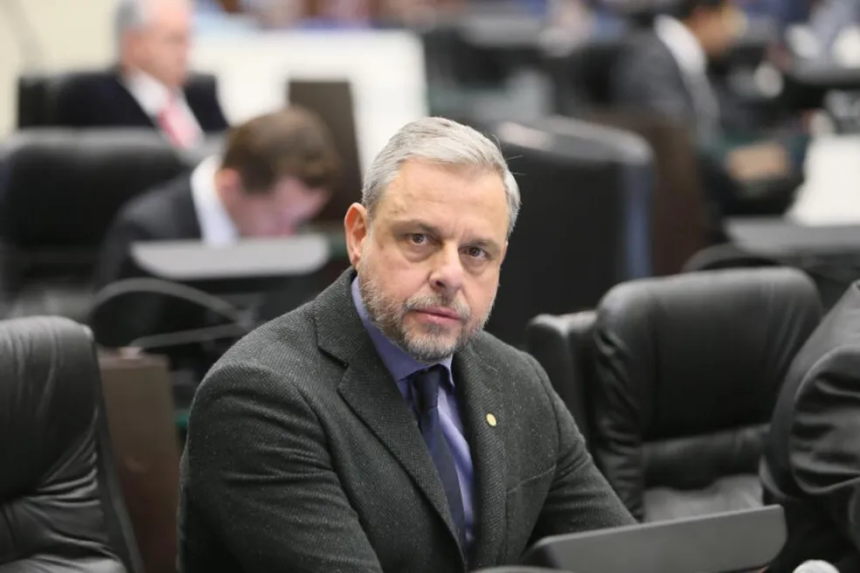 MP denuncia deputado Ricardo Arruda por ‘rachadinha’ e lavagem de dinheiro
