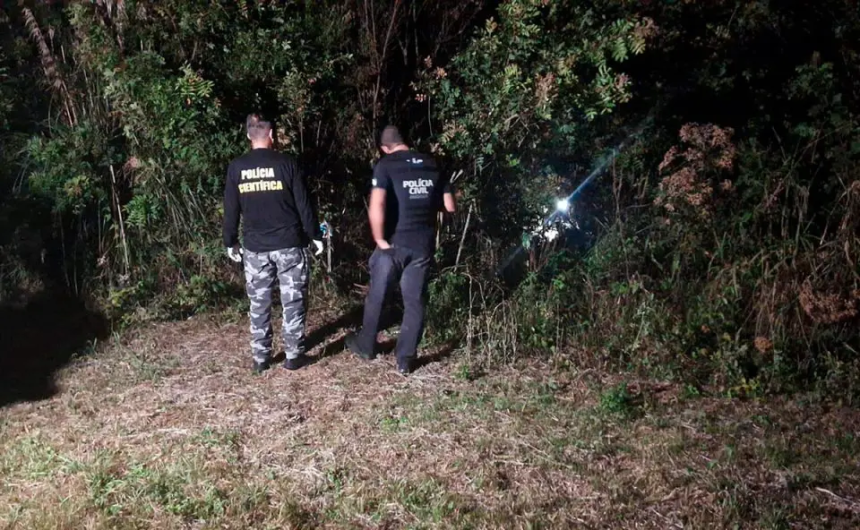 Moradores vêem fumaça e um dia depois encontram corpo carbonizado