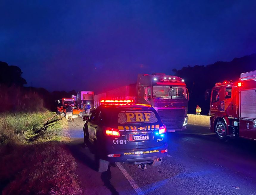 Dois homens morrem em engavetamento de seis veículos na BR-277, em Guarapuava