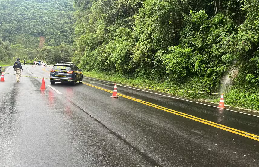 BR-277 é totalmente bloqueada após desmoronamento na Serra da Esperança em Guarapuava