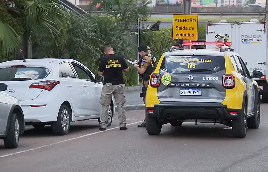 PM de folga vê tentativa de roubo e atira contra suspeitos; Um morreu, o outro foi preso.