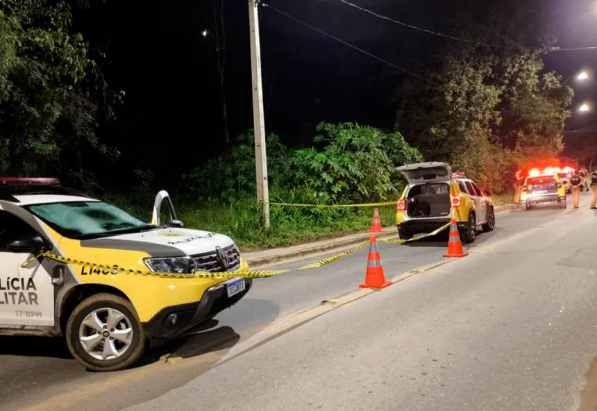 Suspeito de tentar assaltar mulher na rua morre após encarar PMs