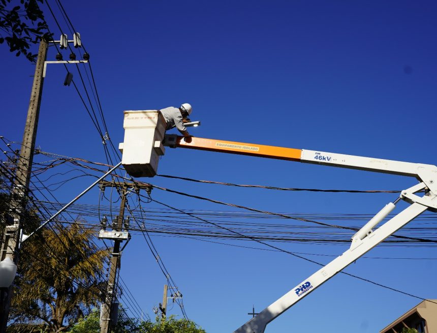 Sarandi é 1ª cidade da região a trocar iluminação pública por LED; instalação começou nesta segunda, 6