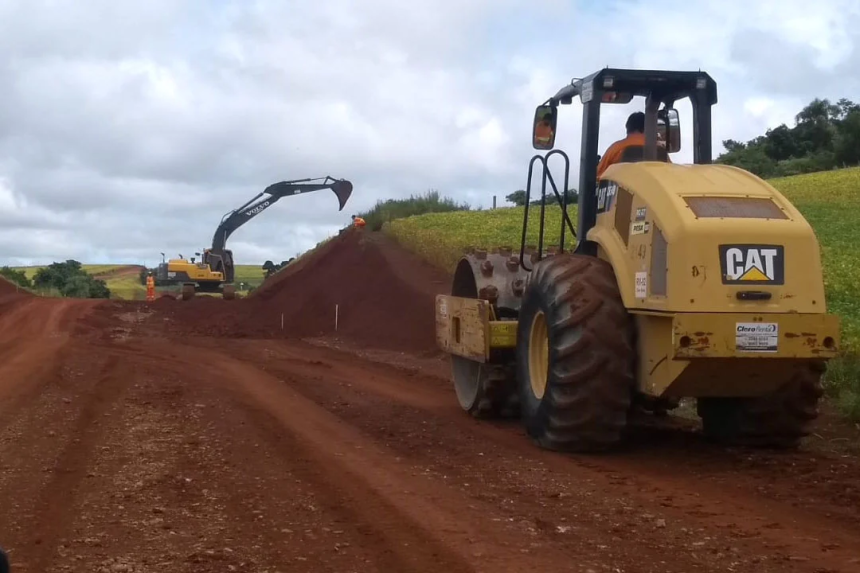 Paraná encaminha equipamento pesado para ajudar no Rio Grande do Sul