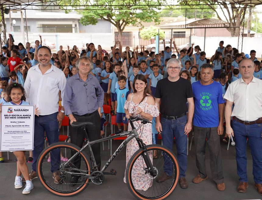 Sarandi entrega ‘Selo Escola Amiga do Meio Ambiente’ após arrecadar 17 toneladas de lixo eletrônico