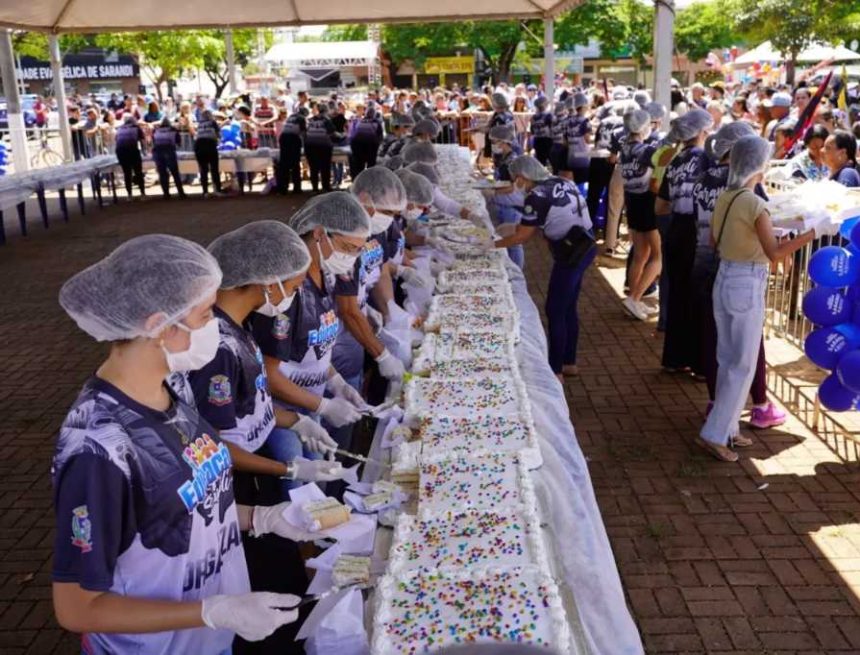 Tradicional desfile cívico e corte de bolo marcam 43 anos de Sarandi