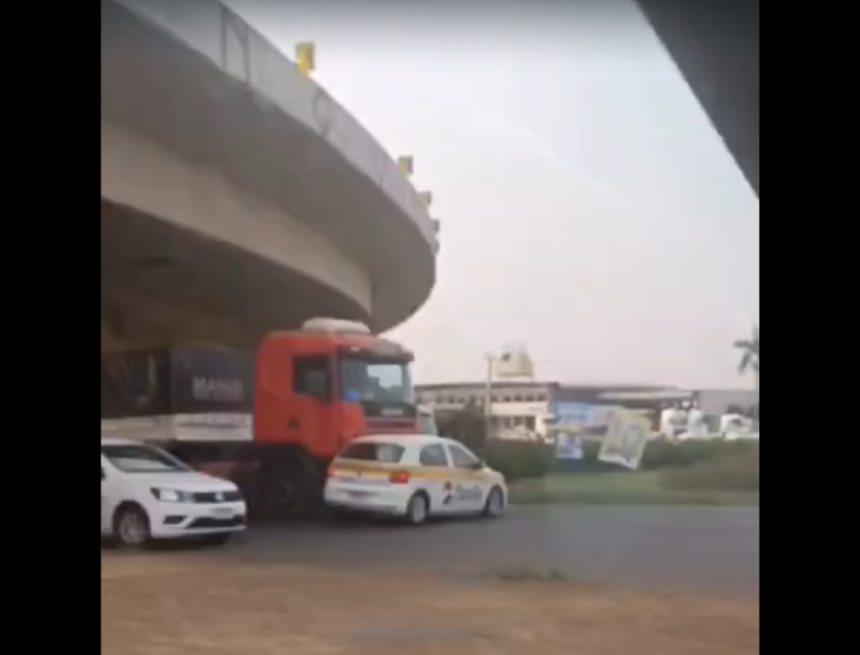 VÍDEO: Carro de autoescola é arrastado por carreta e causa pânico na divisa de Sarandi e Maringá