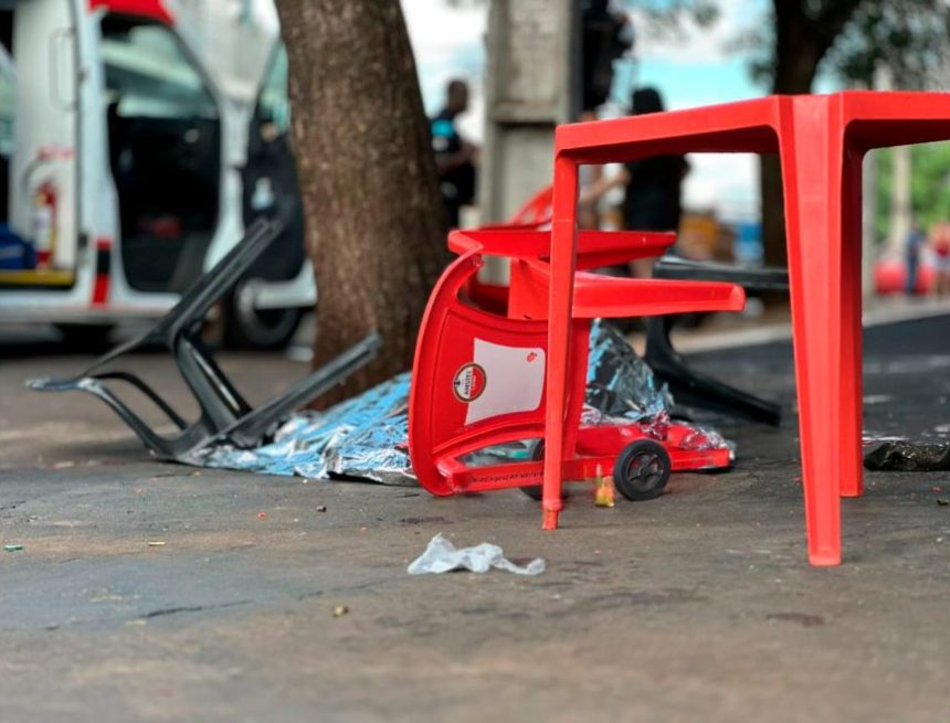 Homem é morto com mais de 10 tiros em bar de Sarandi; duas pessoas foram atingidas por balas perdidas